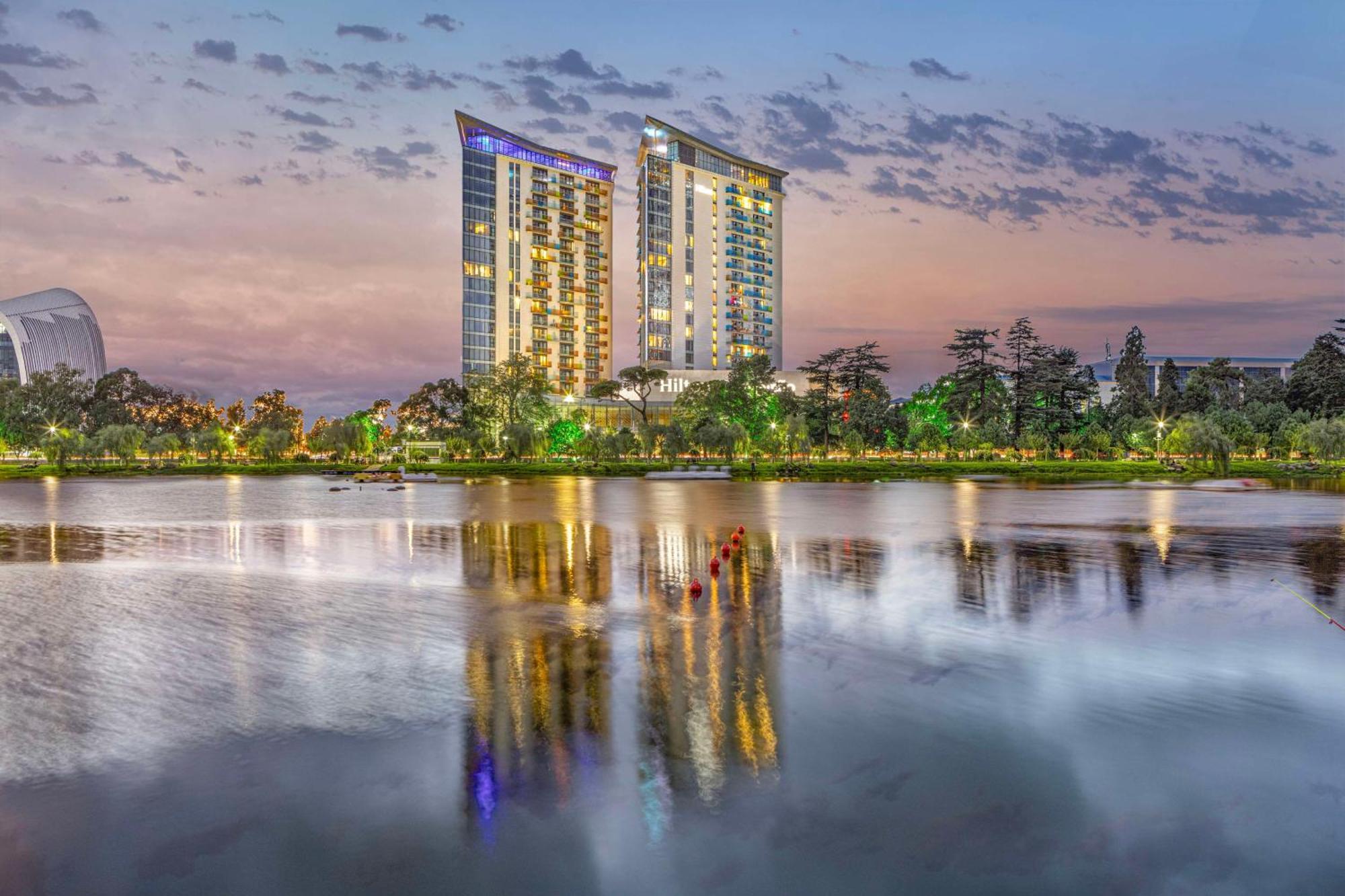 Hilton Batumi Hotel Buitenkant foto